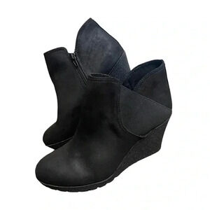 MIA Black Wedge Side Zip Ankle Booties Women’s size 8.5
